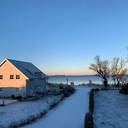 Strandhaus Wiek  Direkt Am Wasser Mit Herrlichen Weitblick Apartment