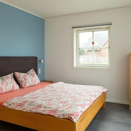 Apartment Strandhaus Wiek  Direkt Am Wasser Mit Herrlichen Weitblick