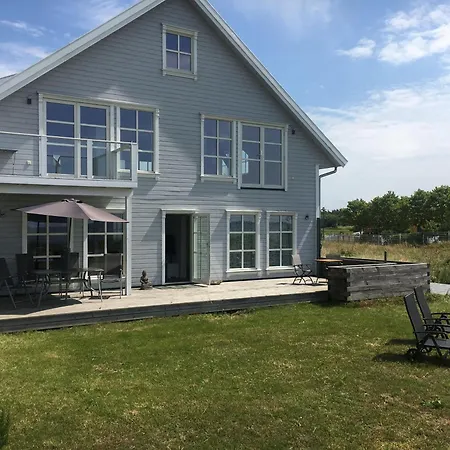 Strandhaus Wiek  Direkt Am Wasser Mit Herrlichen Weitblick