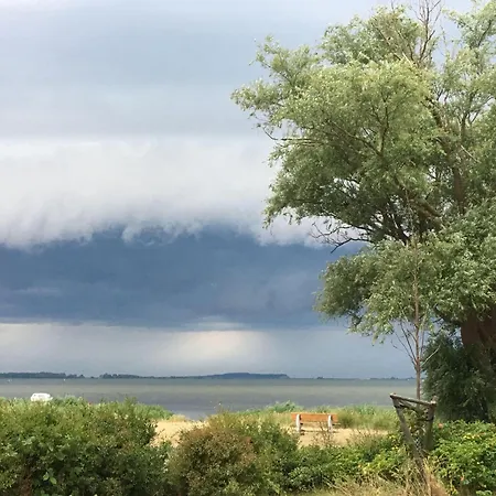 Apartment Strandhaus Wiek  Direkt Am Wasser Mit Herrlichen Weitblick Wiek auf Rügen