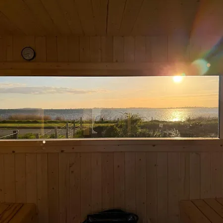 Fewo-strandhaus-wiek-direkt-am-wasser-mit-herrlichen-weitblick Apartmán Wiek auf Rügen